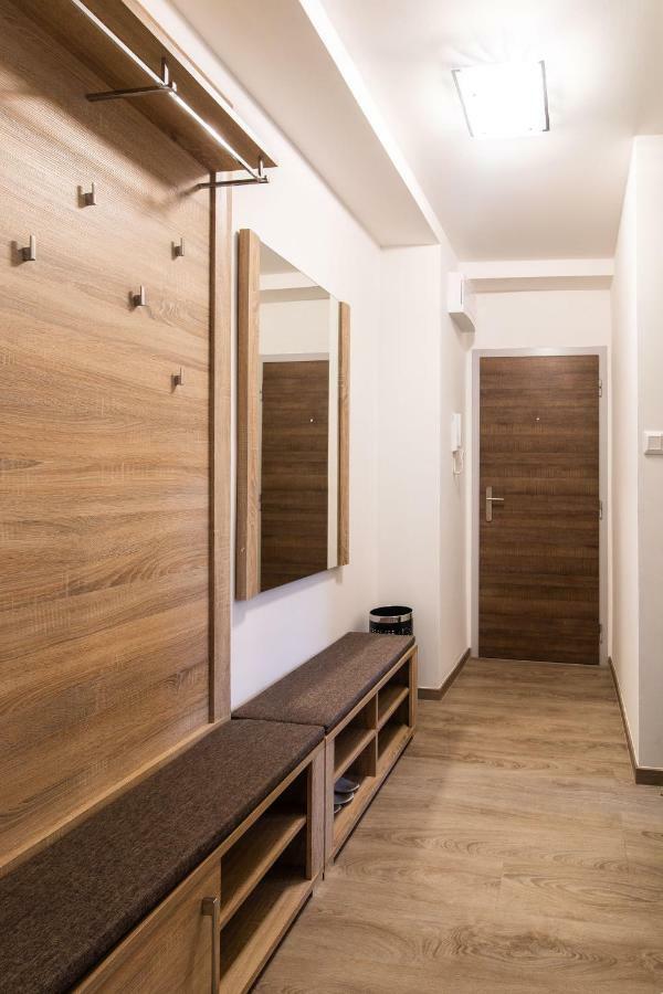 Newly Renovated, Full Equipped And Quiet Apartment トルナヴァ エクステリア 写真