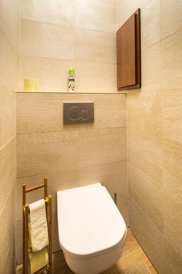 Newly Renovated, Full Equipped And Quiet Apartment トルナヴァ エクステリア 写真