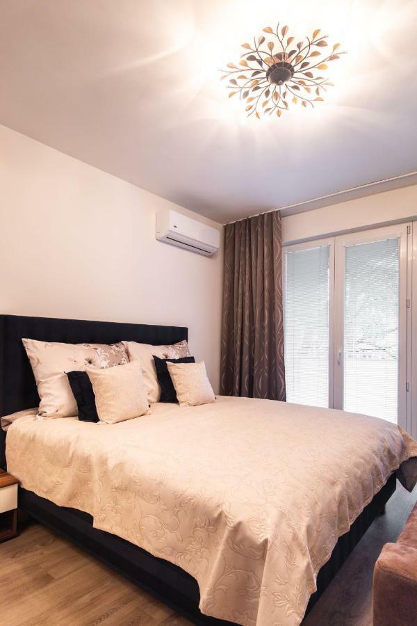 Newly Renovated, Full Equipped And Quiet Apartment トルナヴァ エクステリア 写真
