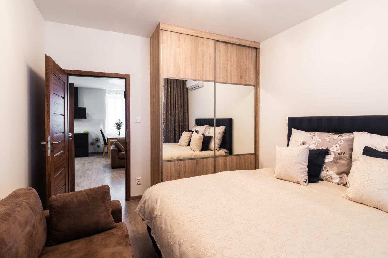 Newly Renovated, Full Equipped And Quiet Apartment トルナヴァ エクステリア 写真